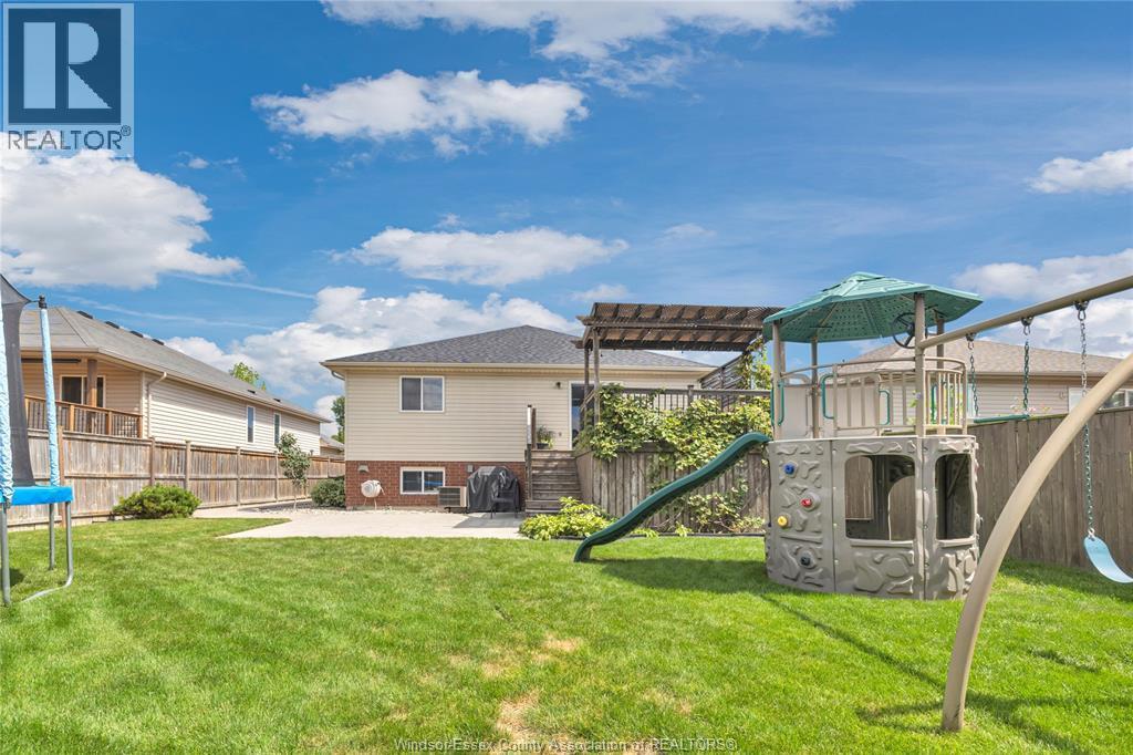 1099 Clover, Windsor, ON - Outdoor