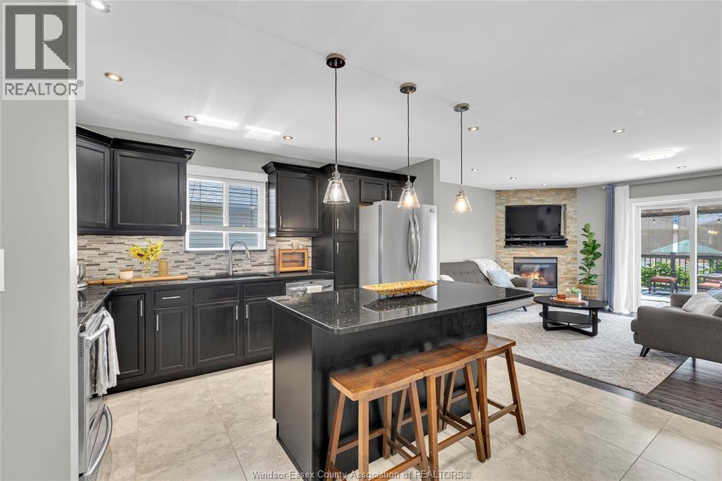 1099 Clover, Windsor, ON - Indoor Photo Showing Kitchen With Upgraded Kitchen