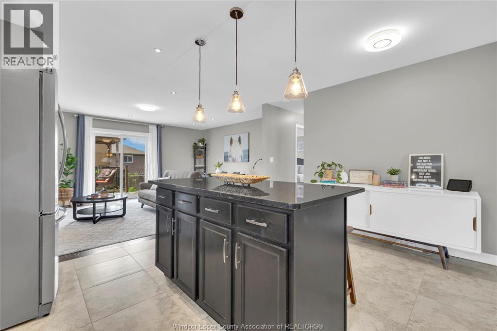1099 Clover, Windsor, ON - Indoor Photo Showing Kitchen
