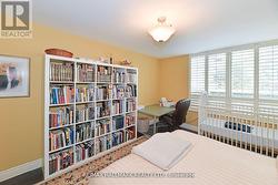 Lg 2nd Bedroom W Dbl Closet&Lg Windows -