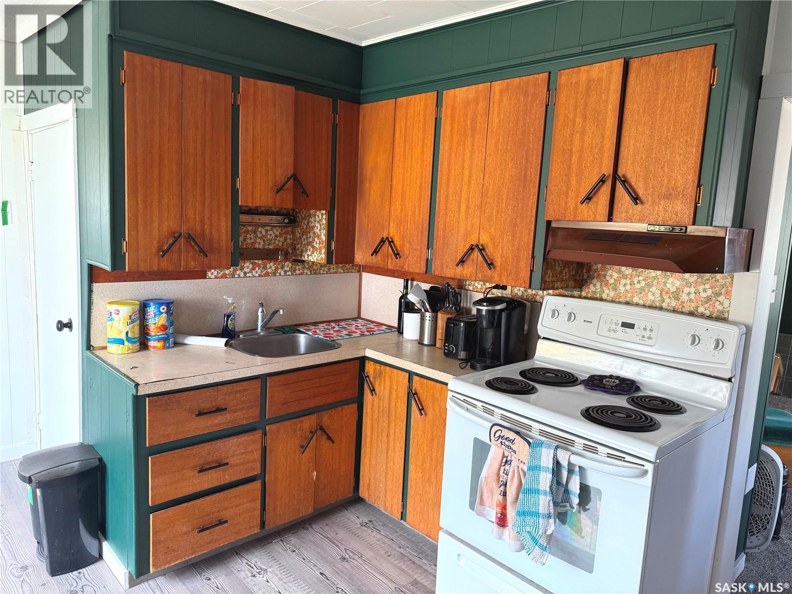 189 Pasqua Avenue N, Fort Qu'Appelle, SK - Indoor Photo Showing Kitchen