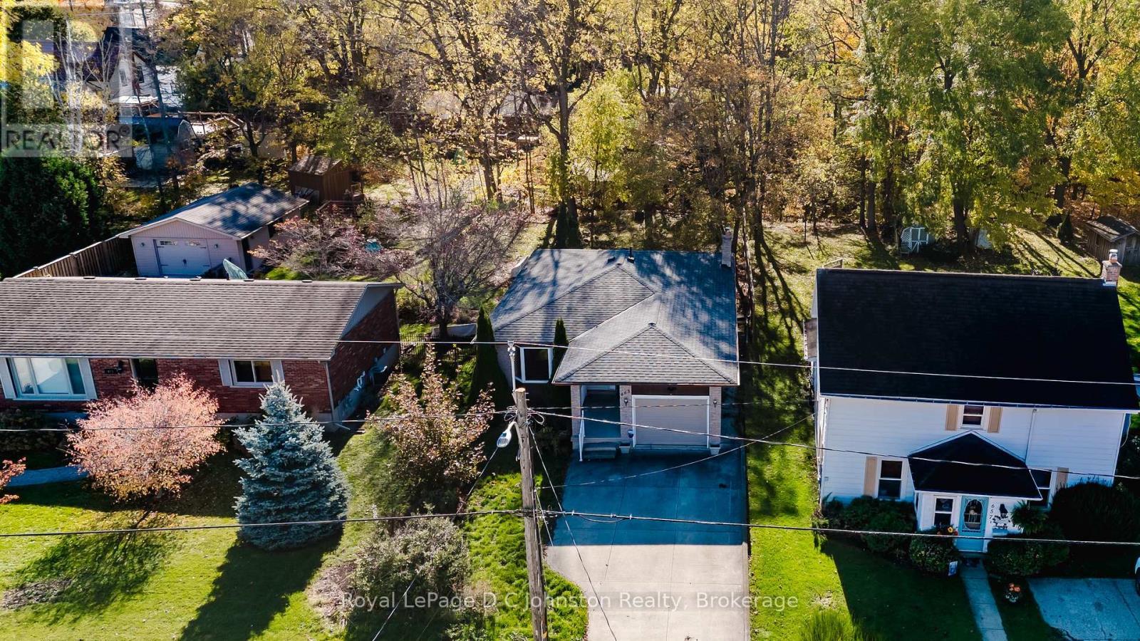 Backs onto ravine - 665 7Th Street E, Owen Sound, ON - Outdoor