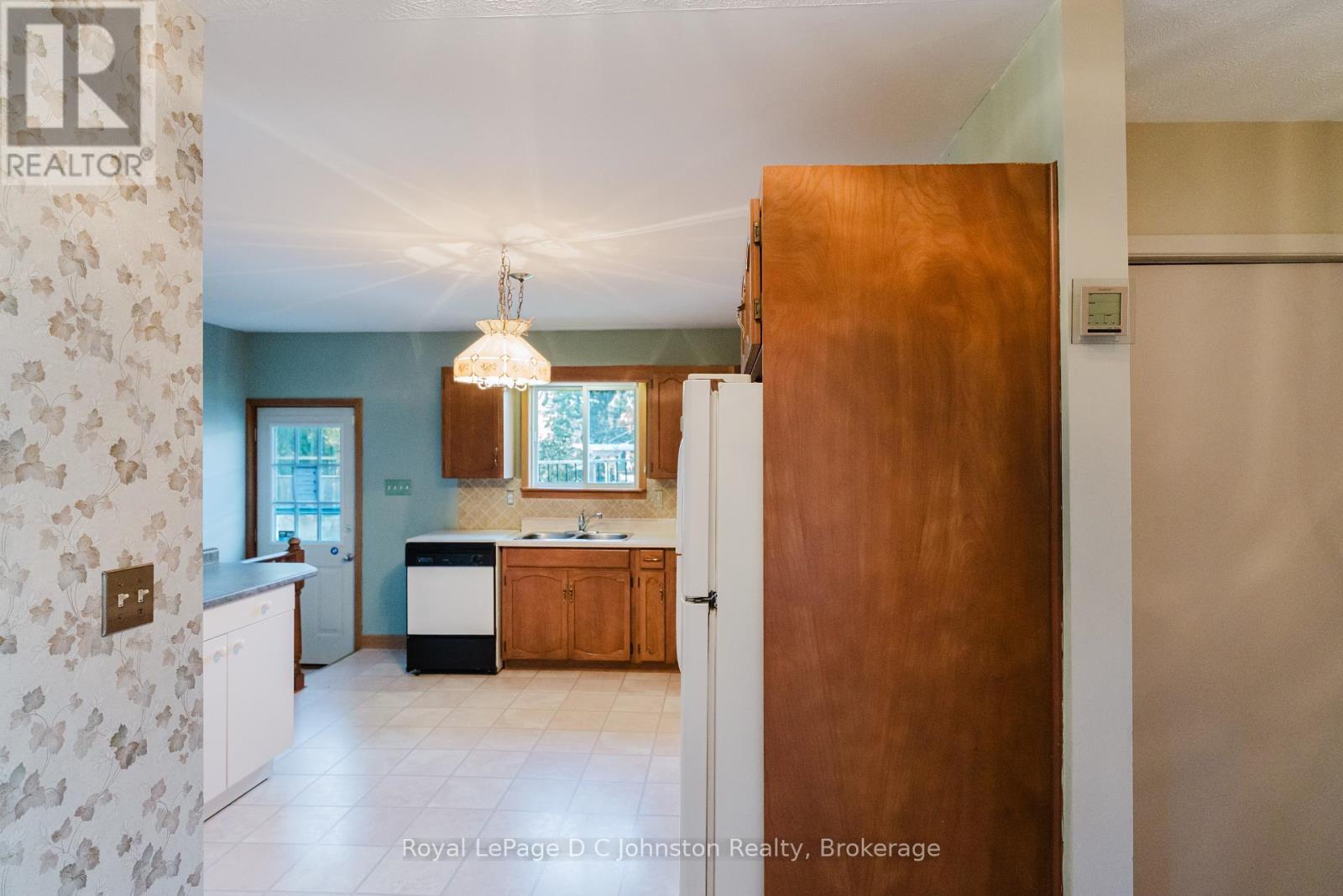 Nice Big Kitchen - 665 7Th Street E, Owen Sound, ON - Indoor Photo Showing Other Room