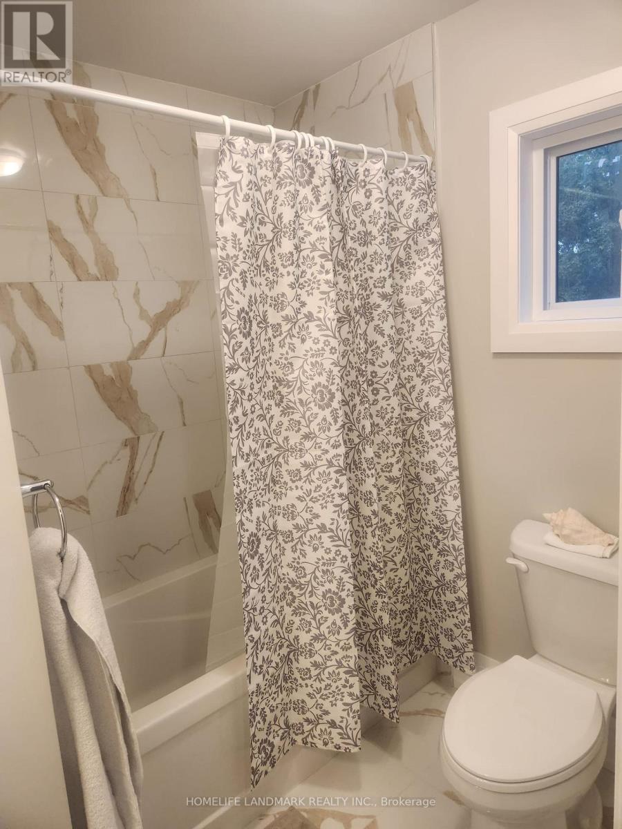 Main Unit - 452 D'Arcy Street S, Newmarket, ON - Indoor Photo Showing Bathroom