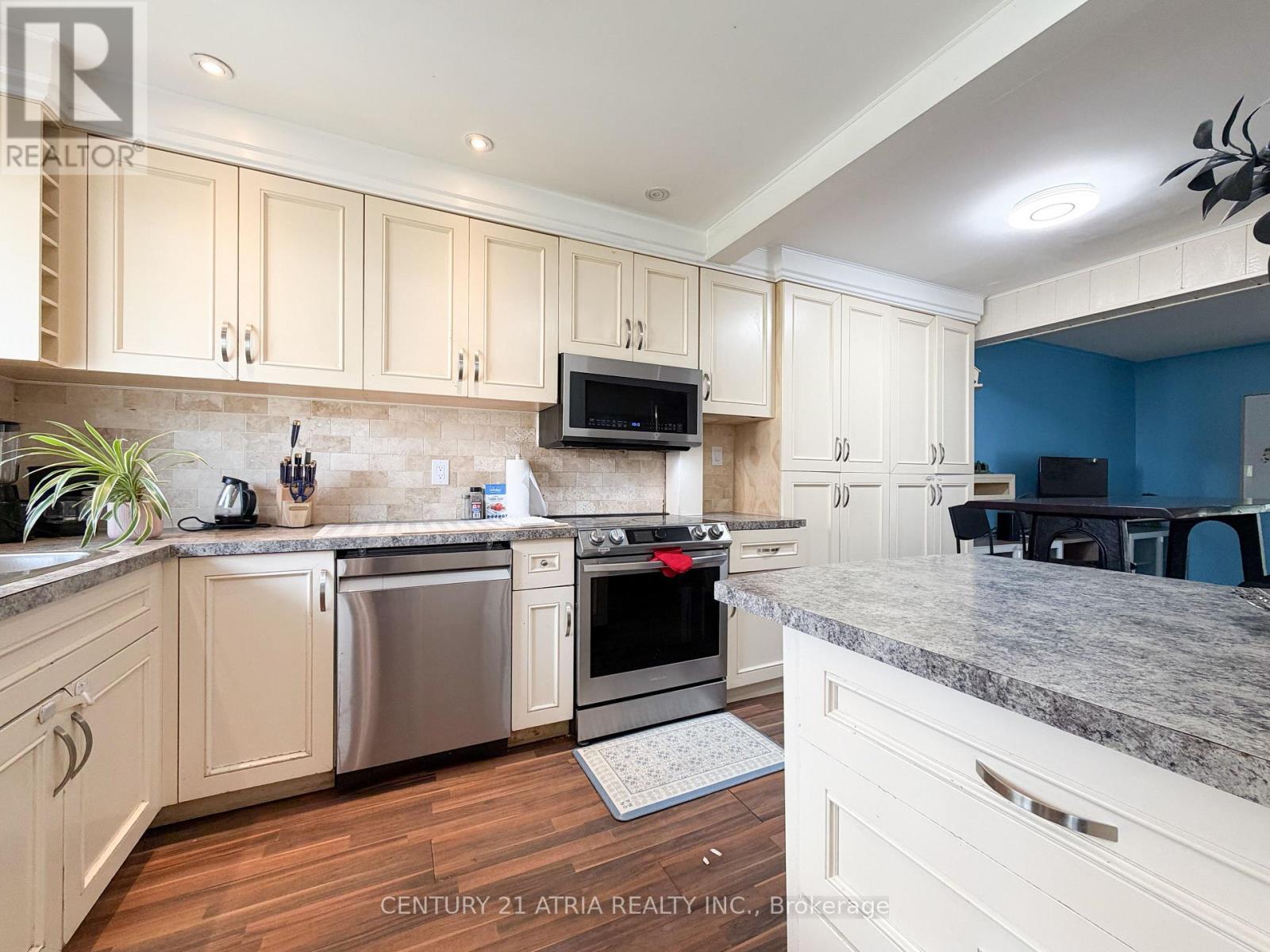 31 Hercules Court, Brampton, ON - Indoor Photo Showing Kitchen