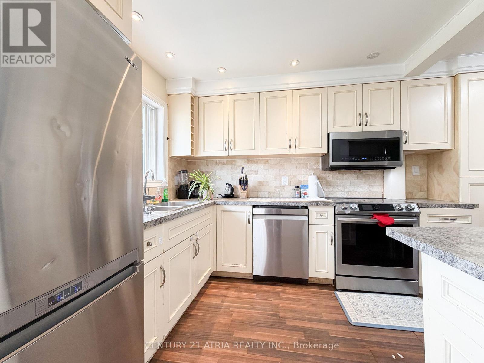 31 Hercules Court, Brampton, ON - Indoor Photo Showing Kitchen With Stainless Steel Kitchen With Upgraded Kitchen