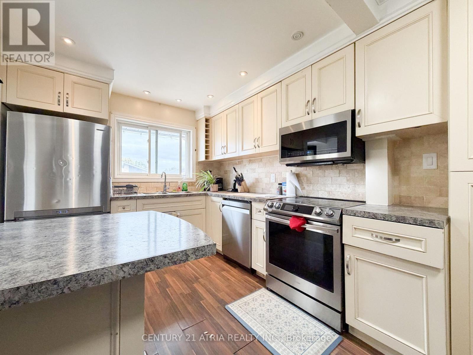 31 Hercules Court, Brampton, ON - Indoor Photo Showing Kitchen