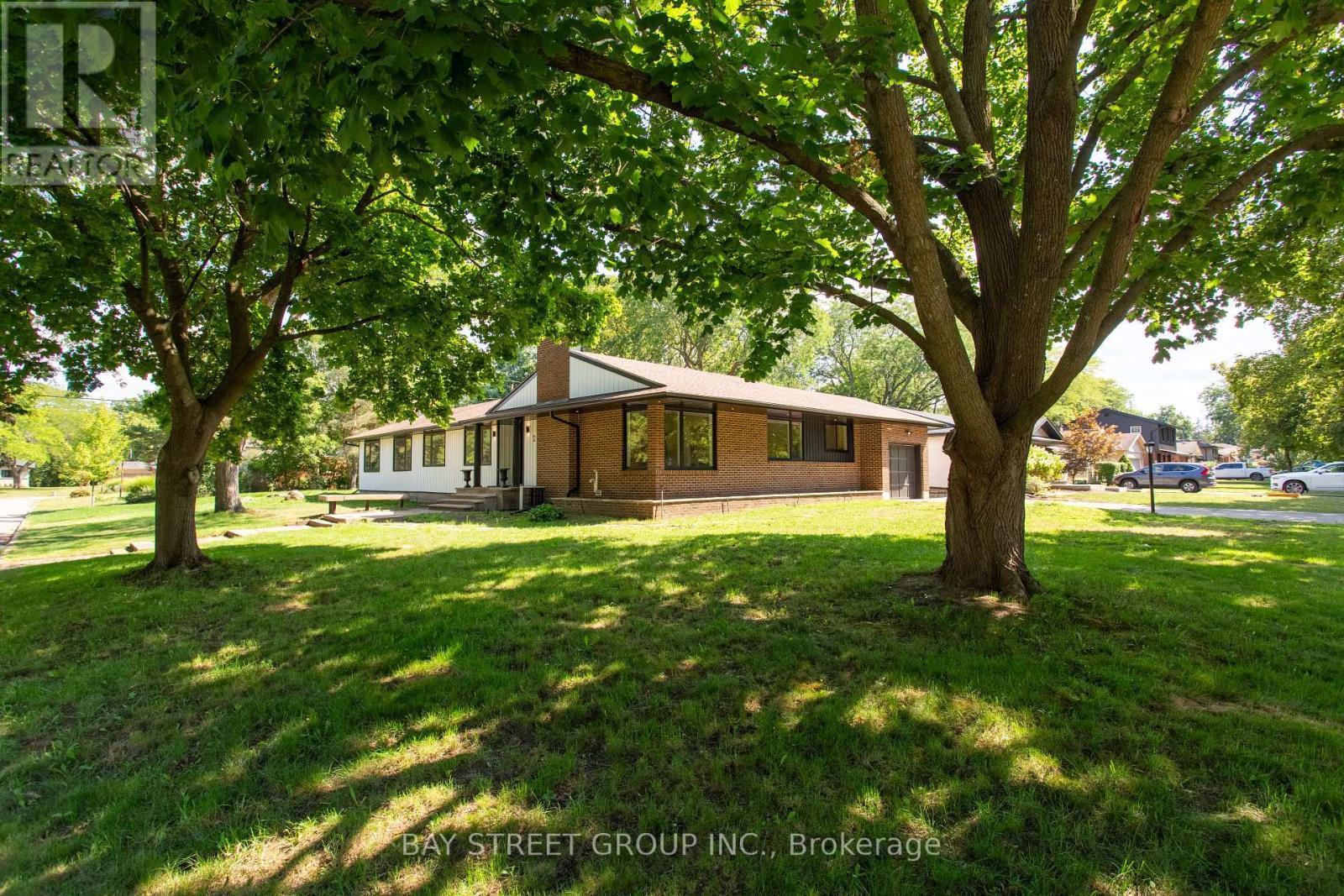 2 Parklane Crescent, St. Catharines, ON - Outdoor