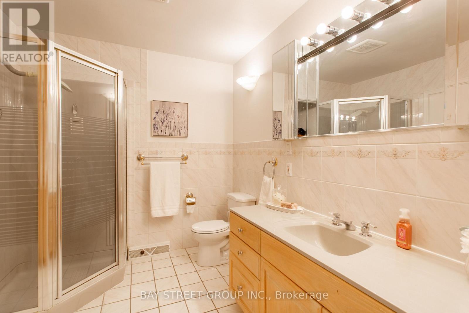 2 Parklane Crescent, St. Catharines, ON - Indoor Photo Showing Bathroom