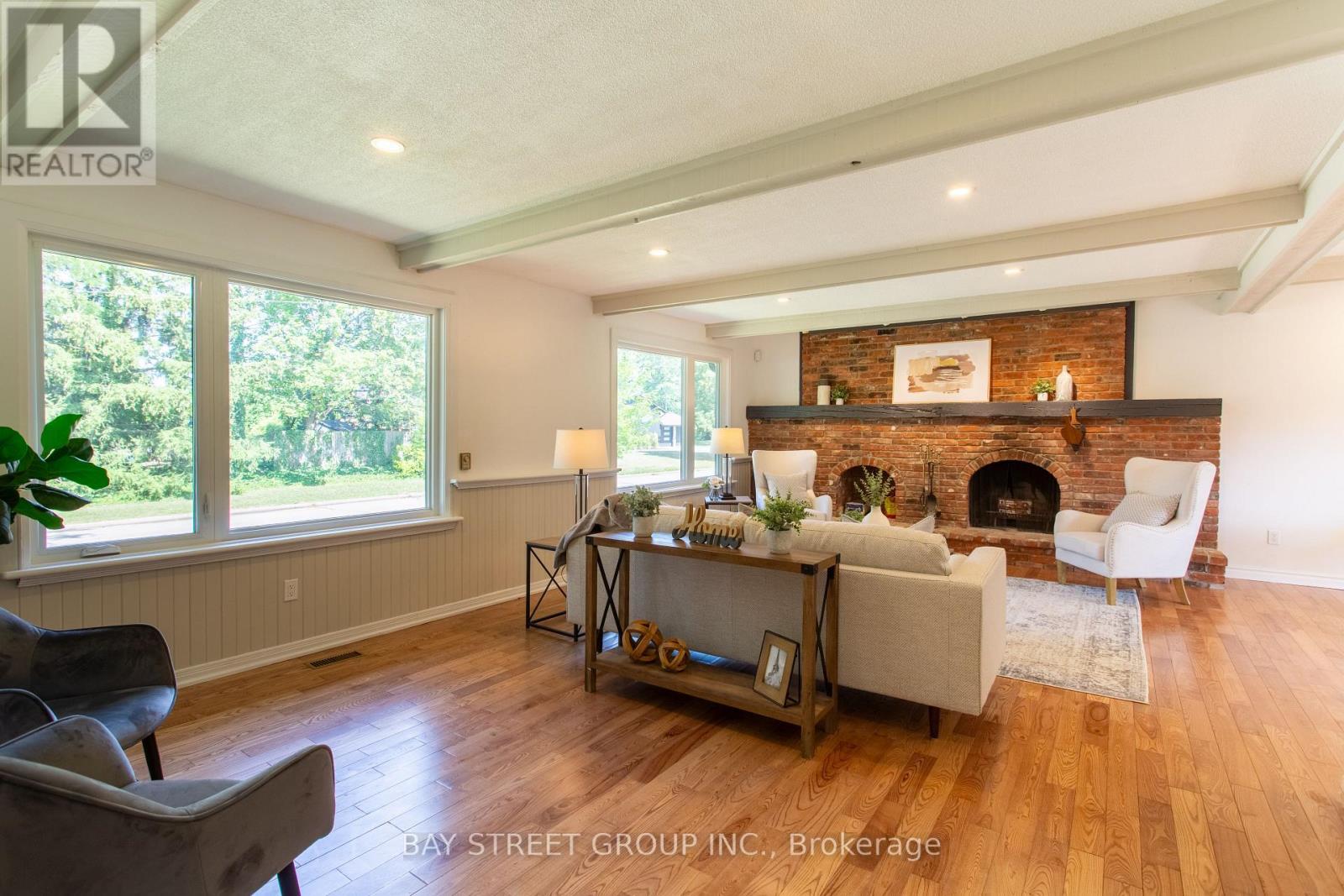 2 Parklane Crescent, St. Catharines, ON - Indoor Photo Showing Living Room With Fireplace