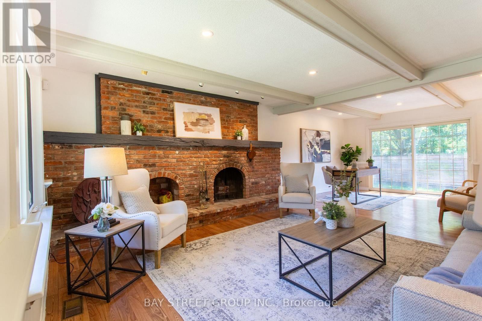 2 Parklane Crescent, St. Catharines, ON - Indoor Photo Showing Living Room With Fireplace
