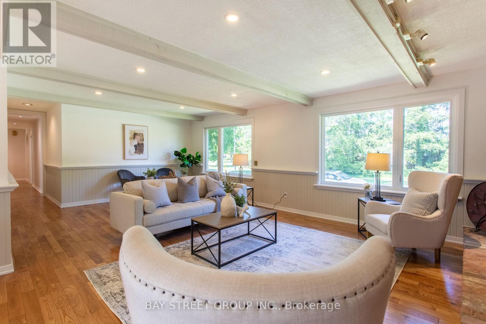 2 Parklane Crescent, St. Catharines, ON - Indoor Photo Showing Living Room