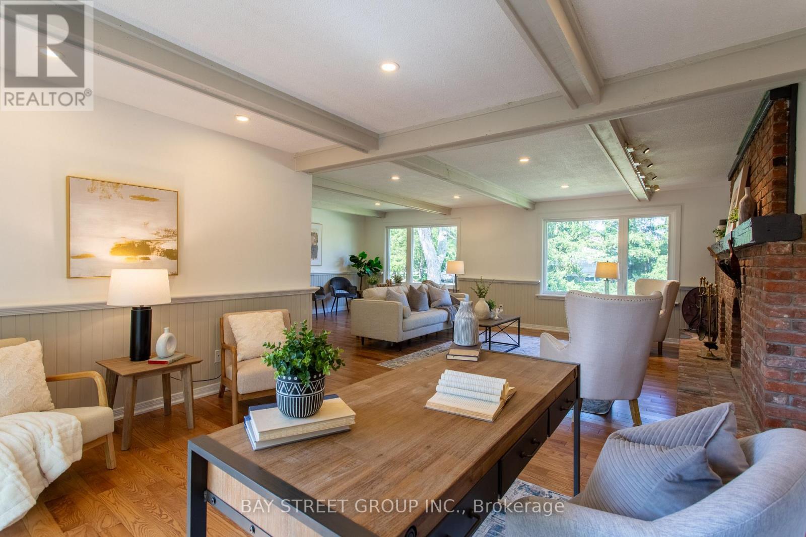 2 Parklane Crescent, St. Catharines, ON - Indoor Photo Showing Living Room