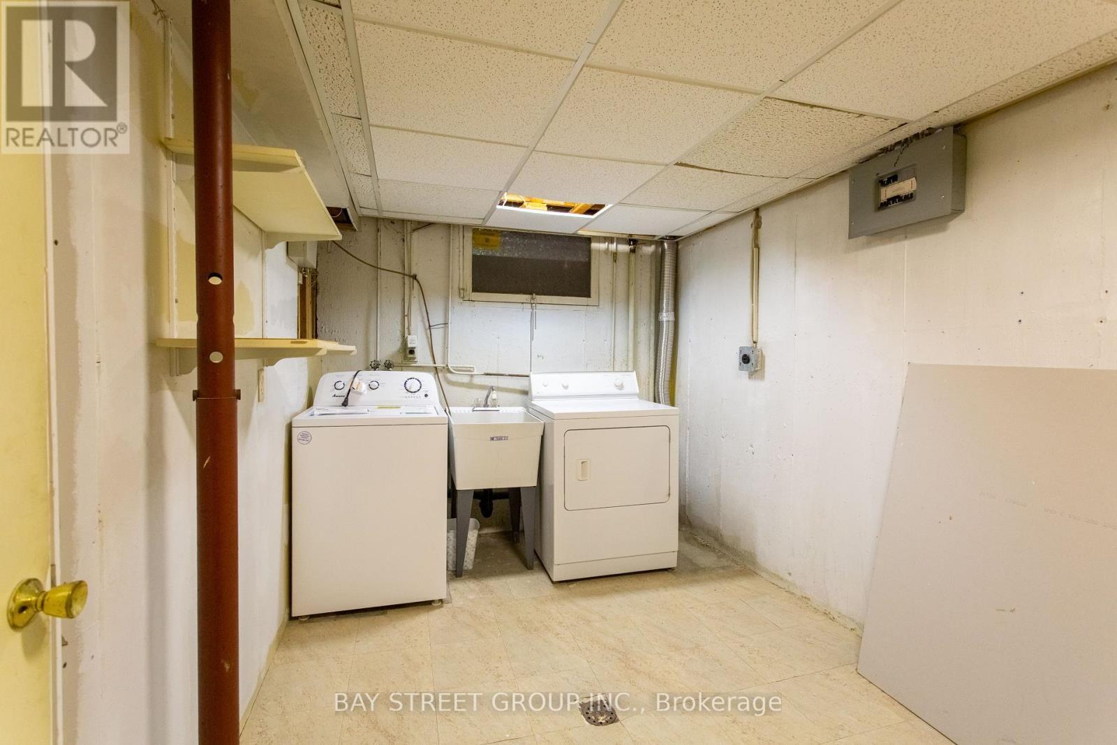 2 Parklane Crescent, St. Catharines, ON - Indoor Photo Showing Laundry Room