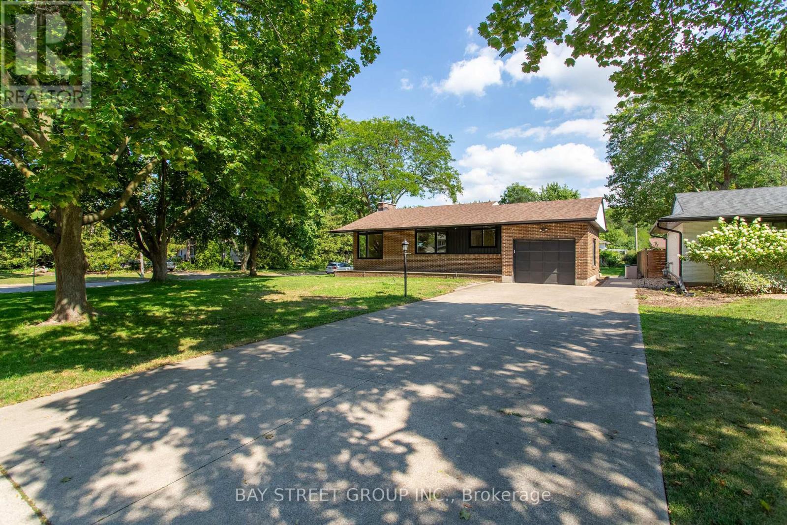 2 Parklane Crescent, St. Catharines, ON - Outdoor