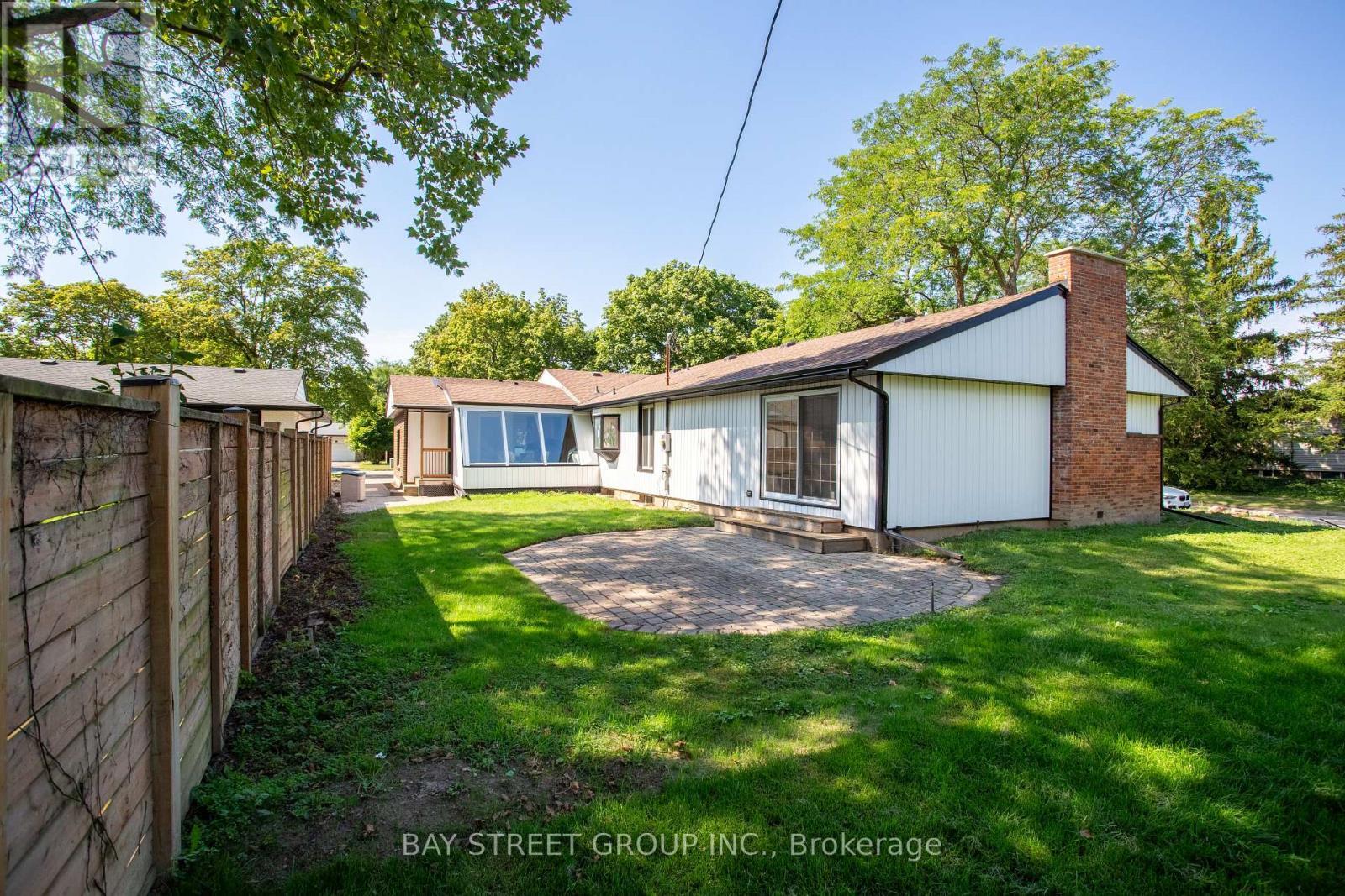 2 Parklane Crescent, St. Catharines, ON - Outdoor