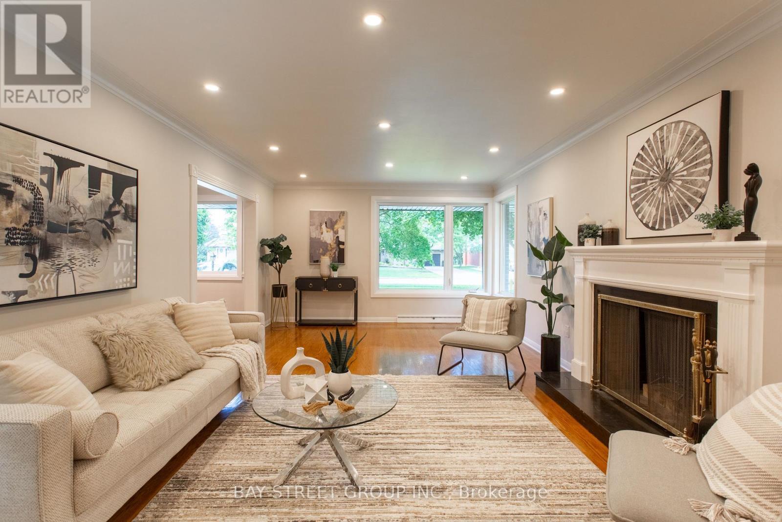 2 Parklane Crescent, St. Catharines, ON - Indoor Photo Showing Living Room With Fireplace