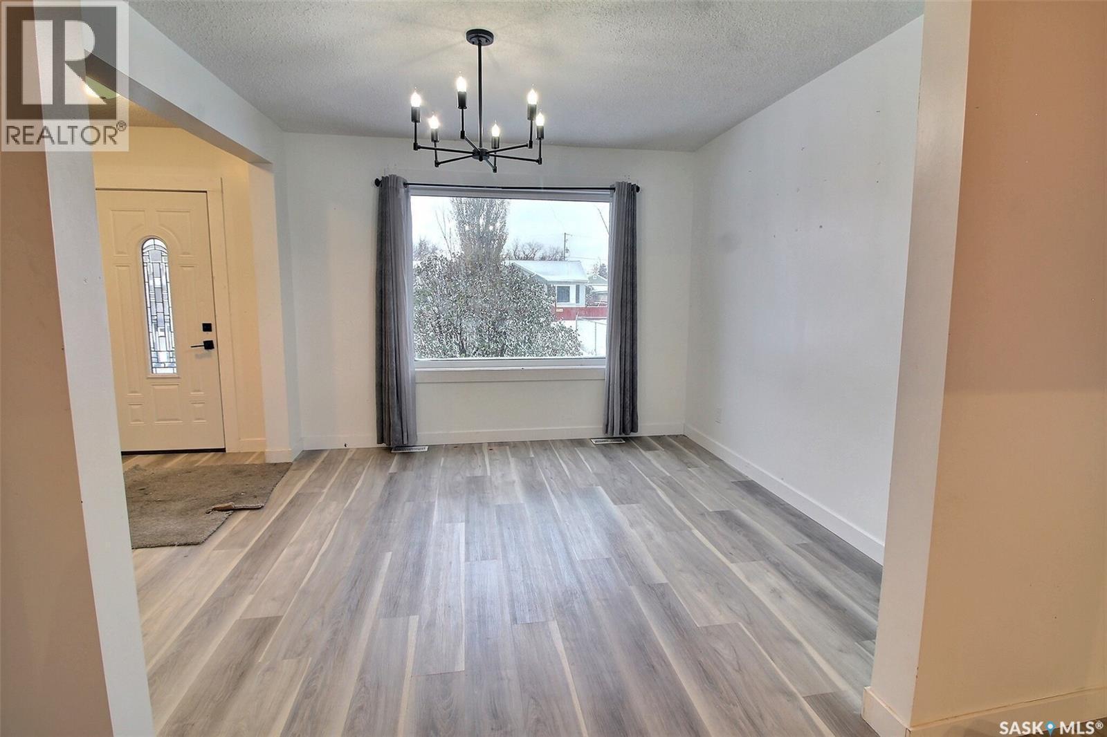 514 8Th Street E, Prince Albert, SK - Indoor Photo Showing Other Room