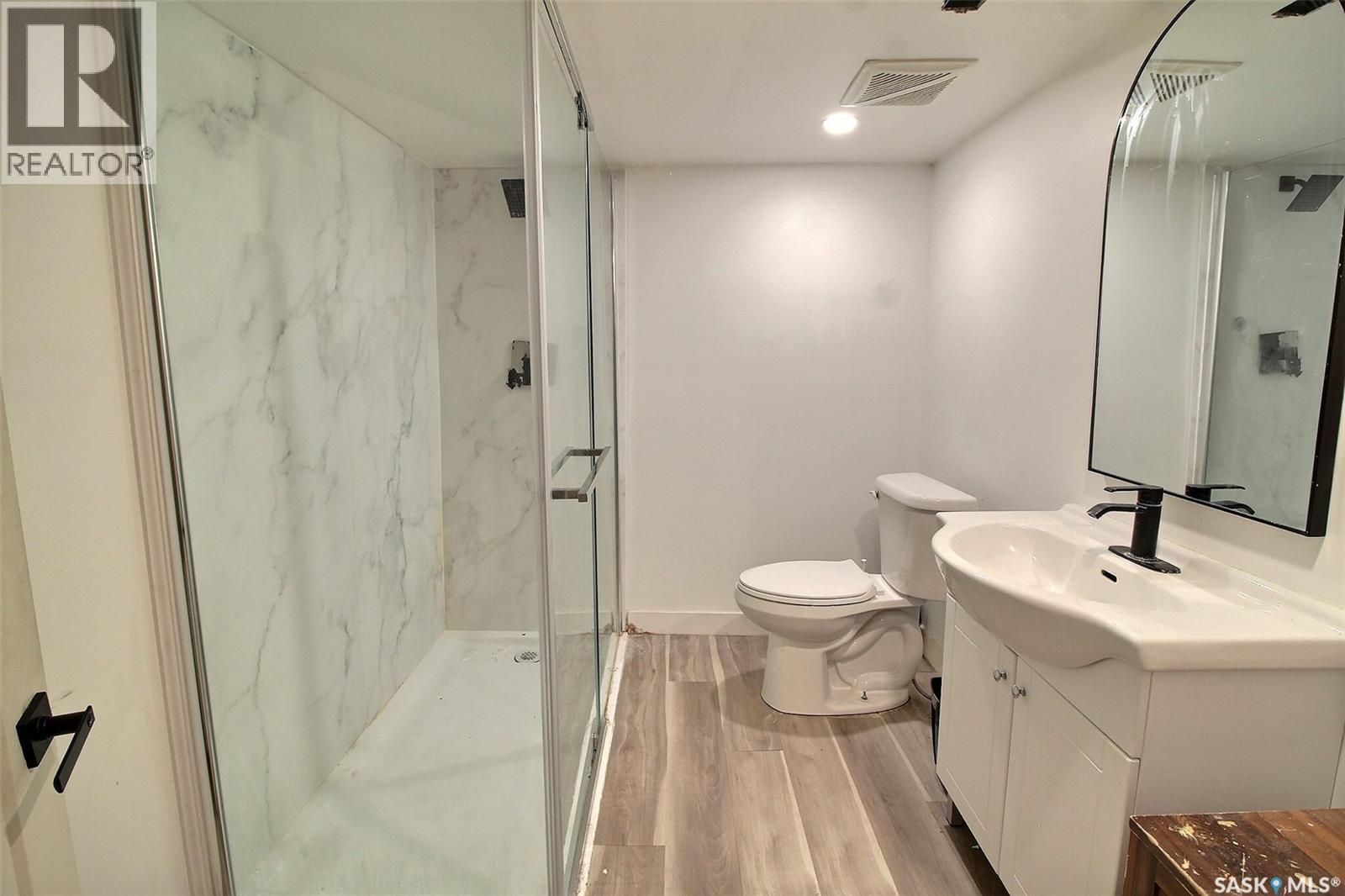 514 8Th Street E, Prince Albert, SK - Indoor Photo Showing Bathroom