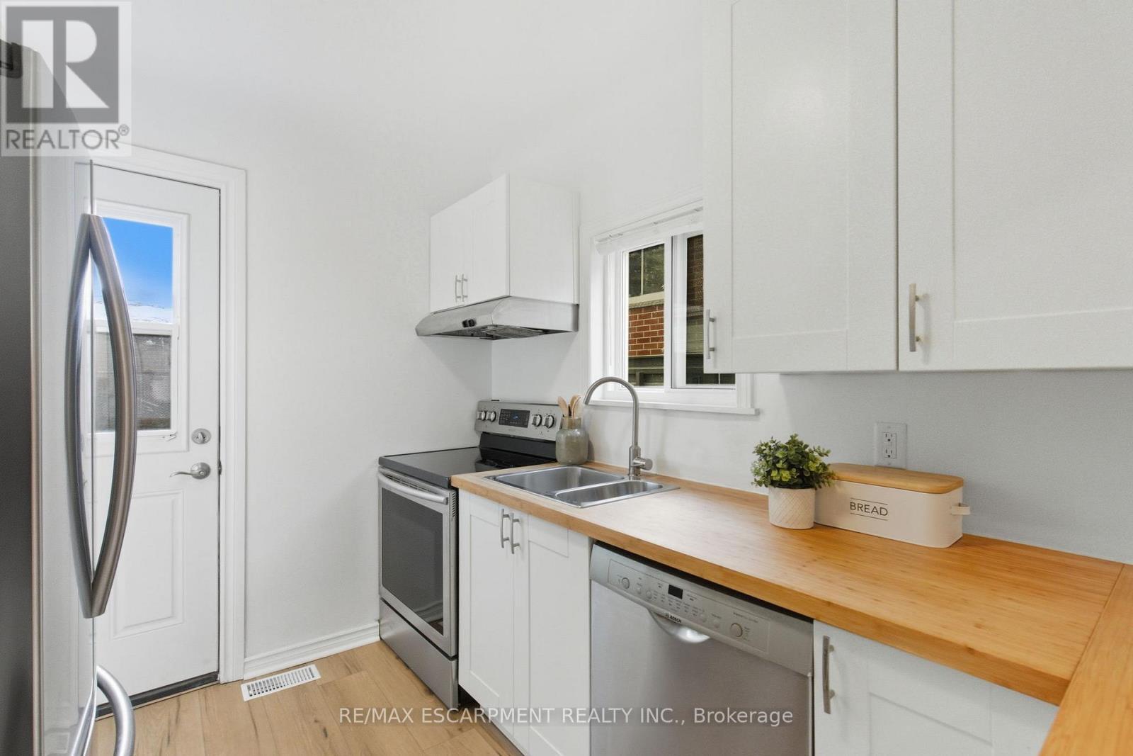 78 Delena Avenue N, Hamilton, ON - Indoor Photo Showing Kitchen With Double Sink
