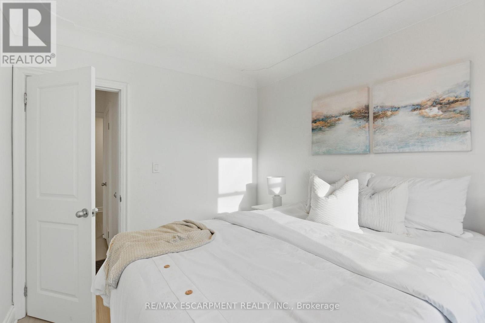 78 Delena Avenue N, Hamilton, ON - Indoor Photo Showing Bedroom