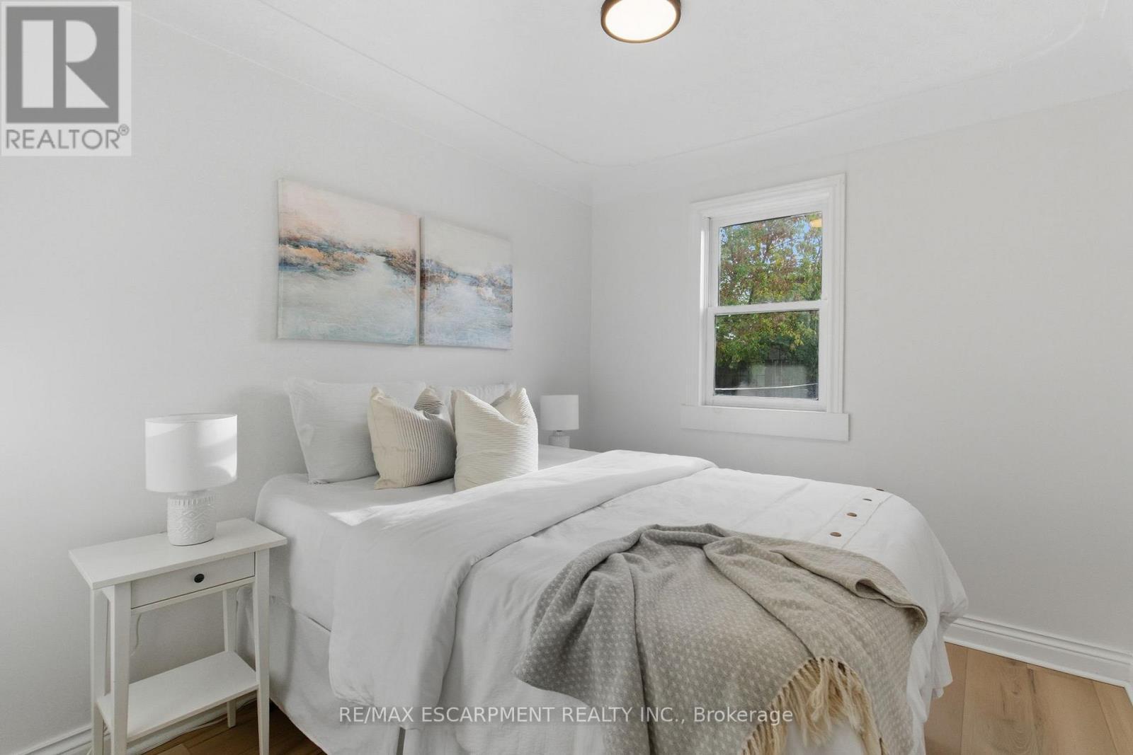 78 Delena Avenue N, Hamilton, ON - Indoor Photo Showing Bedroom