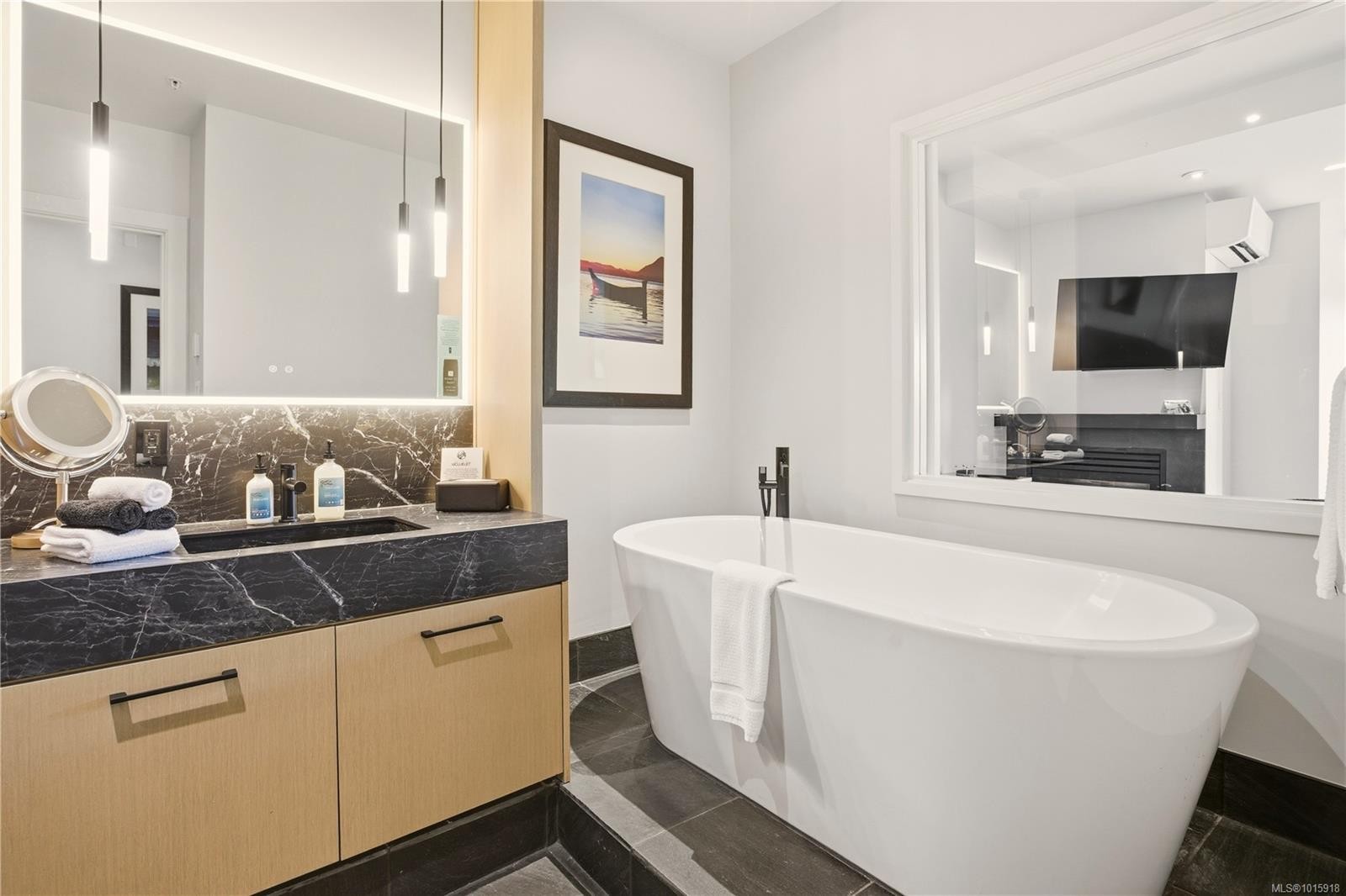 306-596 Marine Dr, Ucluelet, BC - Indoor Photo Showing Bathroom