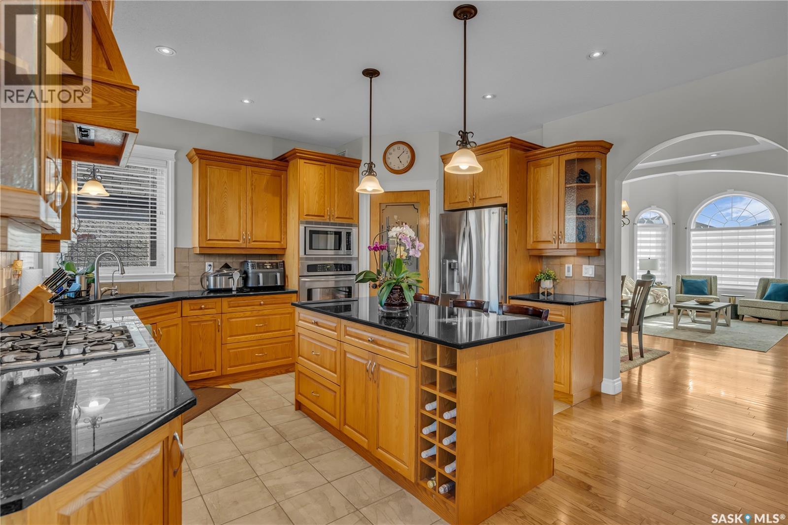 1539 Lakeridge Drive N, Regina, SK - Indoor Photo Showing Kitchen With Upgraded Kitchen