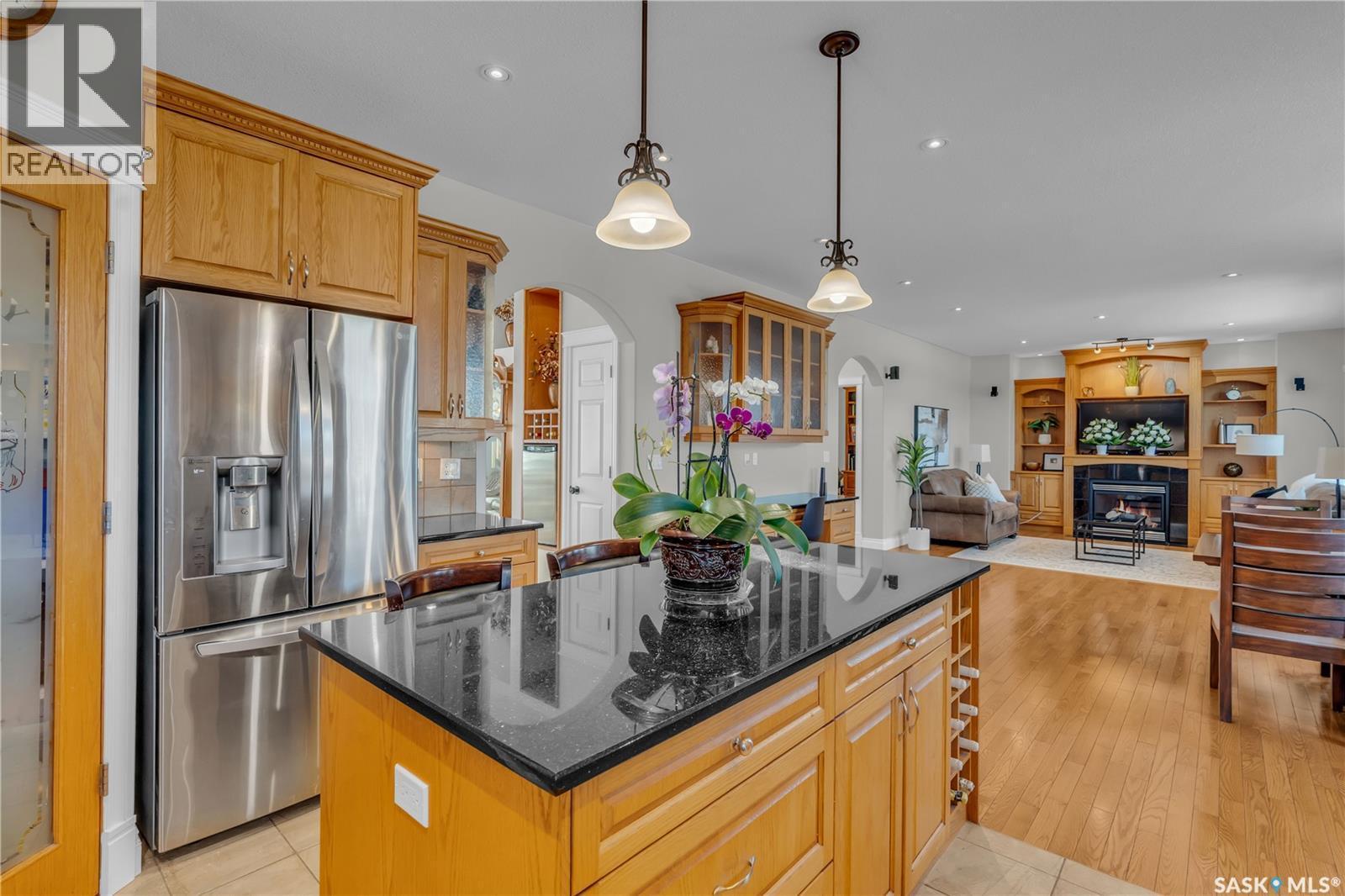 1539 Lakeridge Drive N, Regina, SK - Indoor Photo Showing Kitchen With Upgraded Kitchen