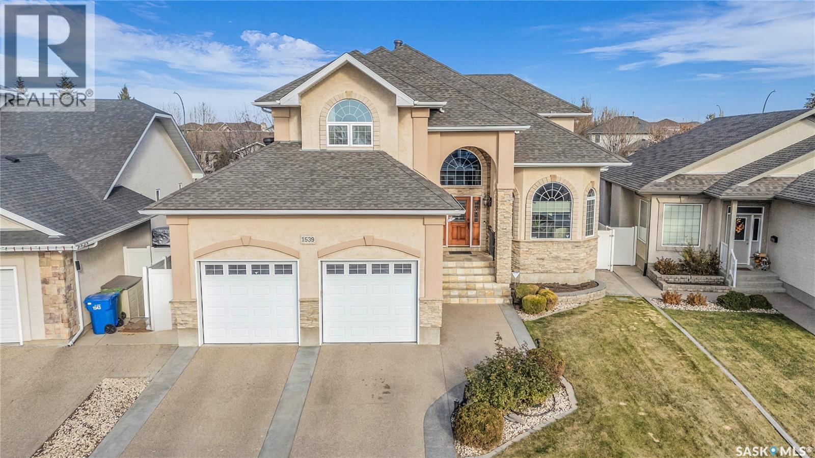 1539 Lakeridge Drive N, Regina, SK - Outdoor With Facade