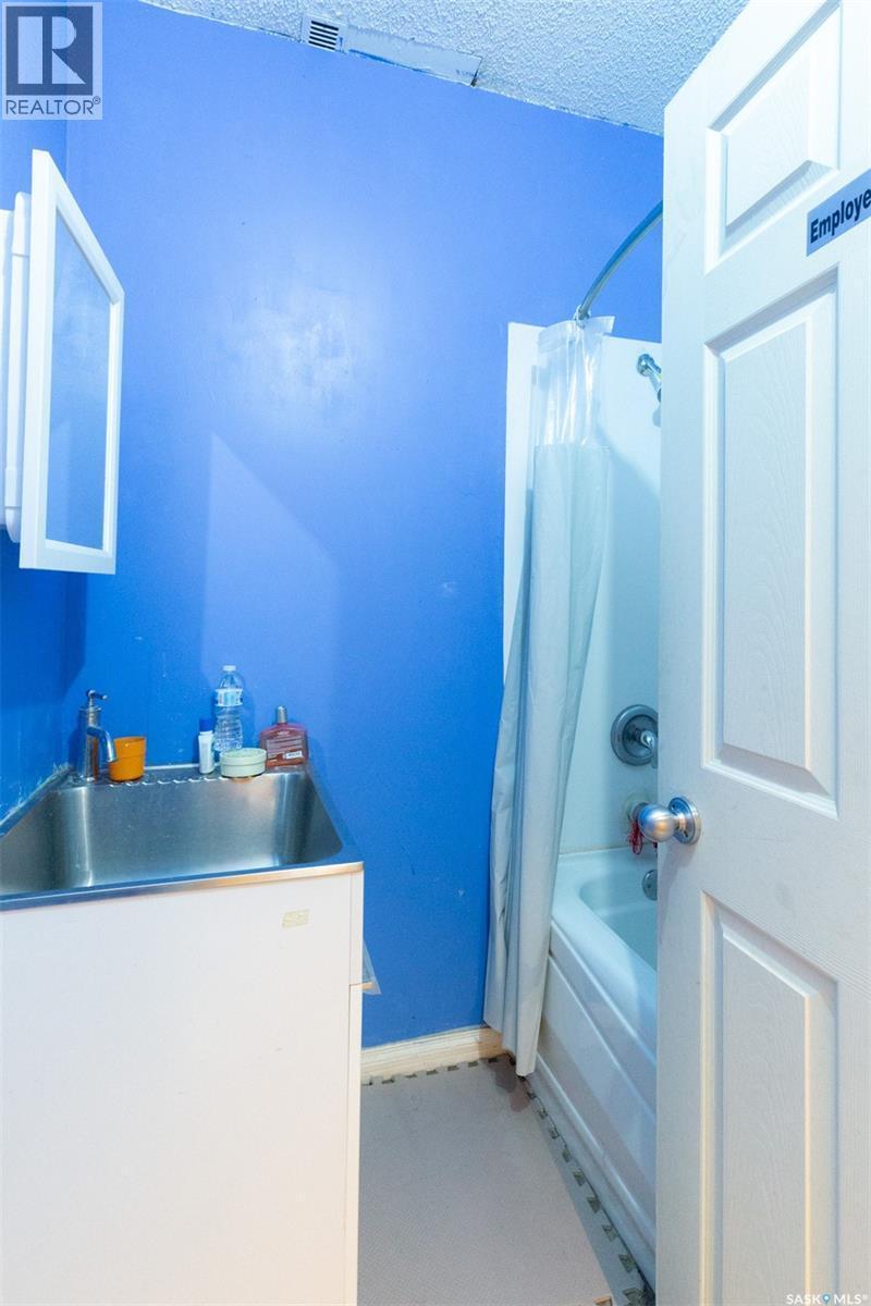 434 Athabasca Street E, Moose Jaw, SK