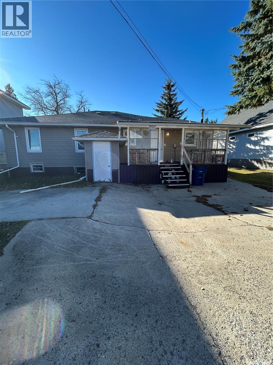 112 2Nd Avenue W, Kelvington, SK - Outdoor