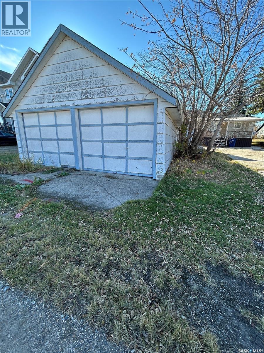 112 2Nd Avenue W, Kelvington, SK - Outdoor