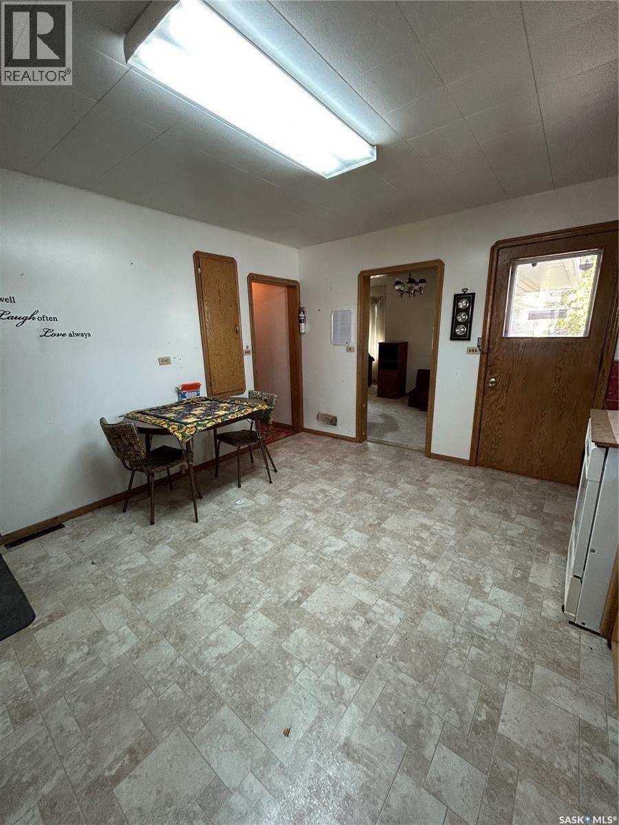 112 2Nd Avenue W, Kelvington, SK - Indoor Photo Showing Other Room