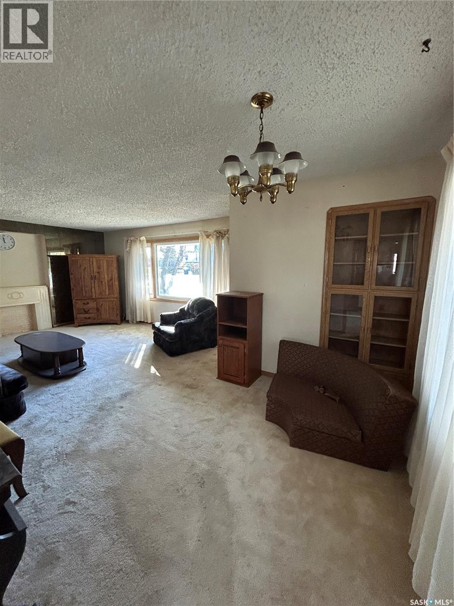 112 2Nd Avenue W, Kelvington, SK - Indoor