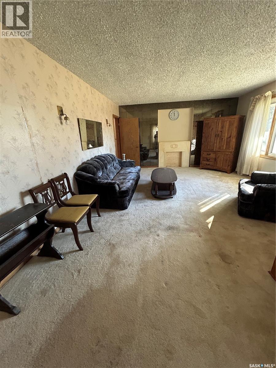 112 2Nd Avenue W, Kelvington, SK - Indoor