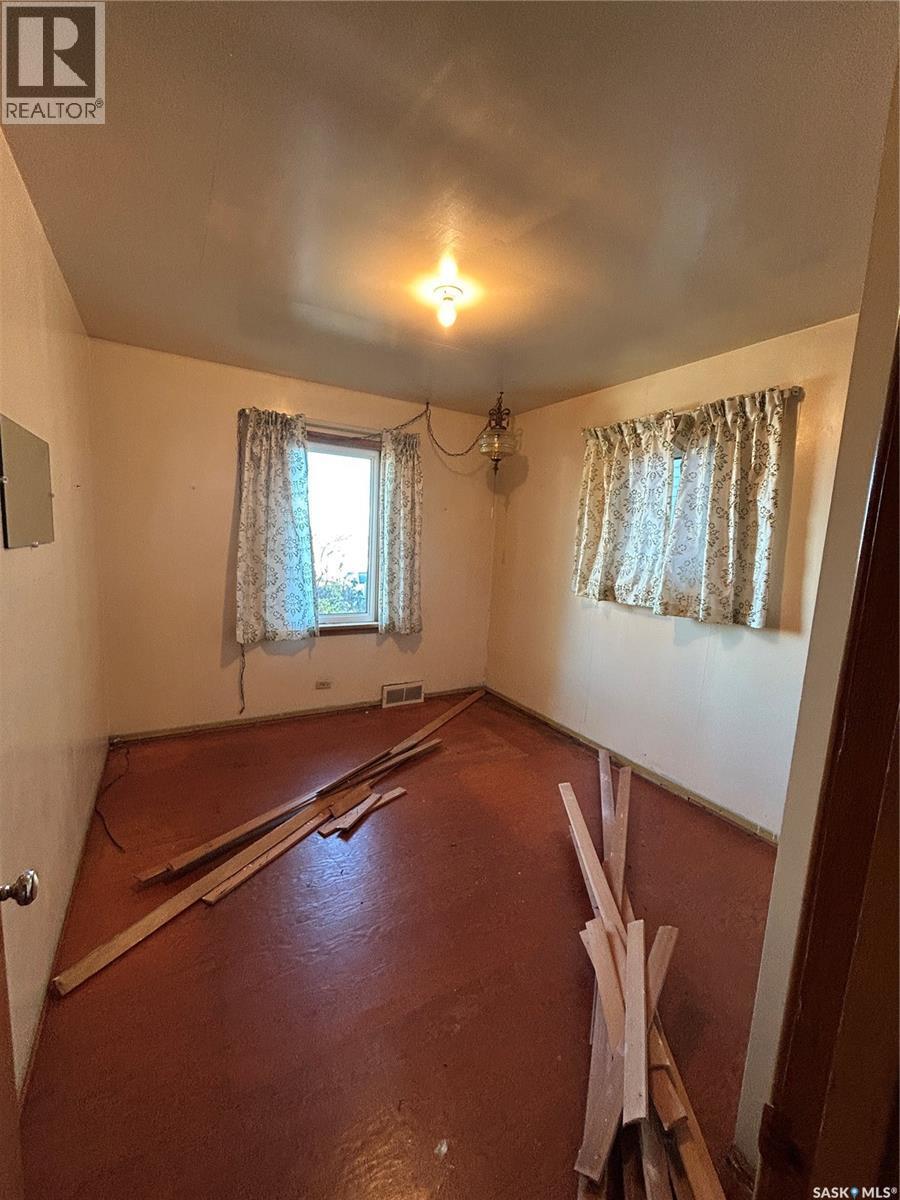 112 2Nd Avenue W, Kelvington, SK - Indoor Photo Showing Other Room