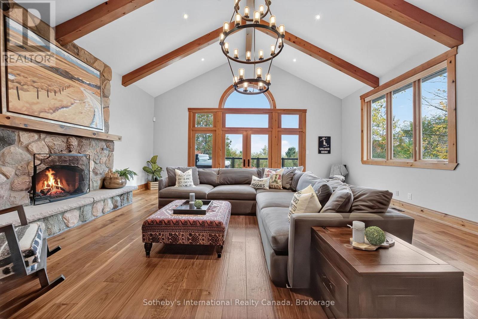 112 Arrowhead Crescent, Blue Mountains, ON - Indoor Photo Showing Living Room With Fireplace