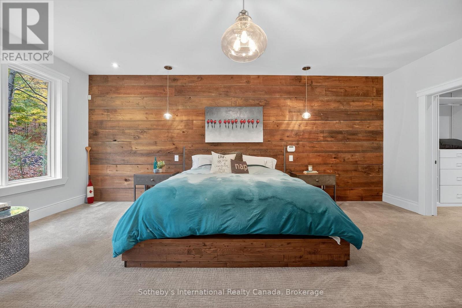 Primary w/ access to back deck - 112 Arrowhead Crescent, Blue Mountains, ON - Indoor Photo Showing Bedroom