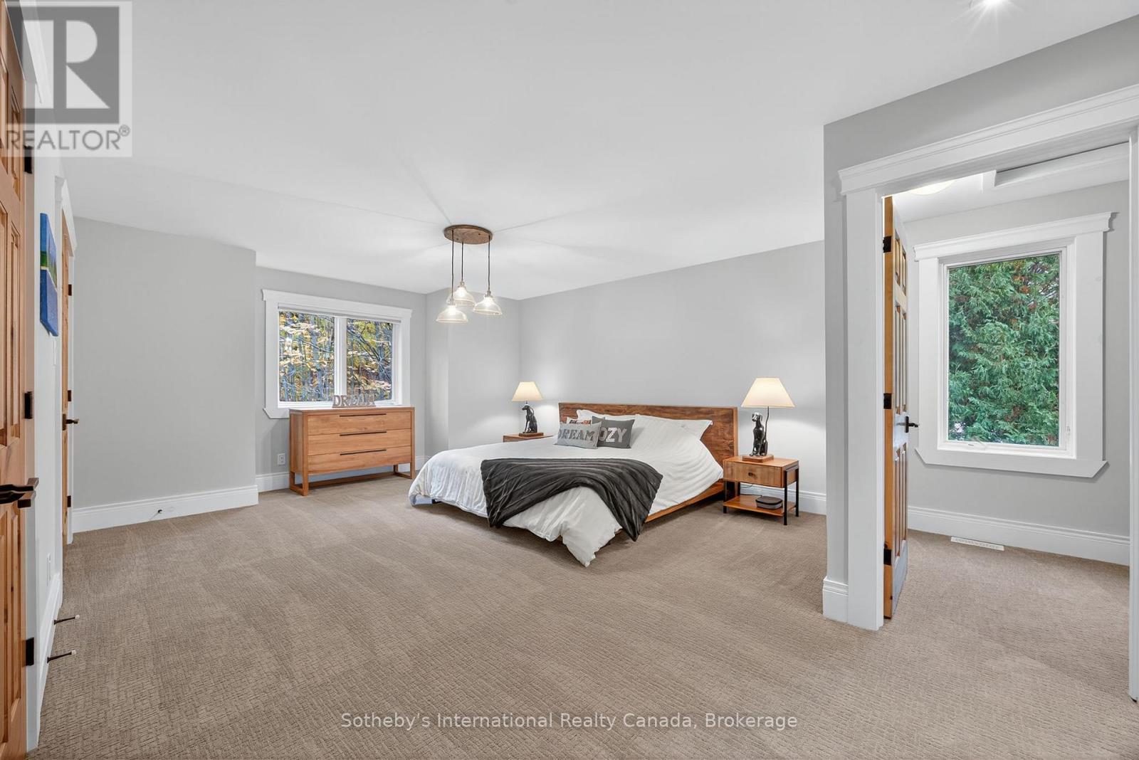 Upper Bedroom with Ensuite - 112 Arrowhead Crescent, Blue Mountains, ON - Indoor Photo Showing Bedroom