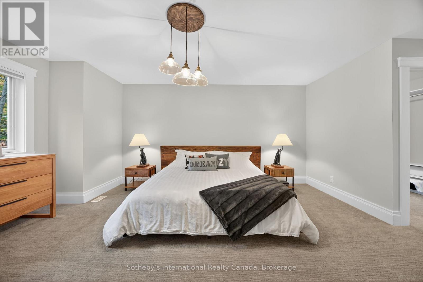 112 Arrowhead Crescent, Blue Mountains, ON - Indoor Photo Showing Bedroom