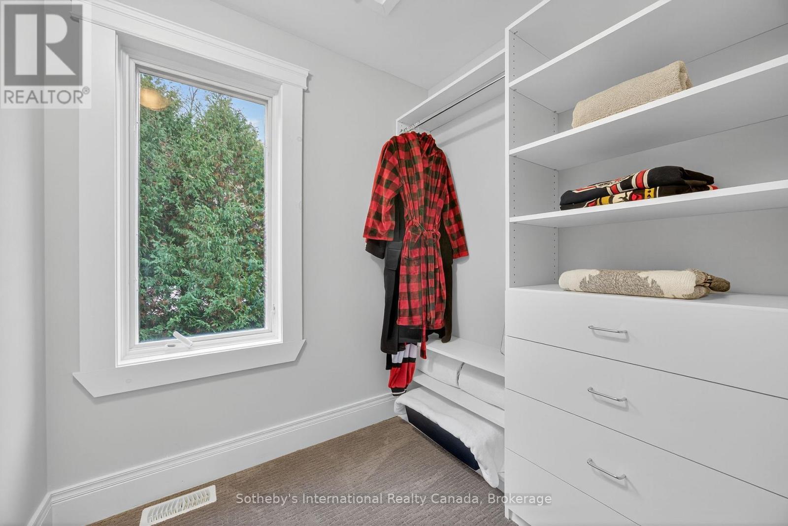 112 Arrowhead Crescent, Blue Mountains, ON - Indoor With Storage