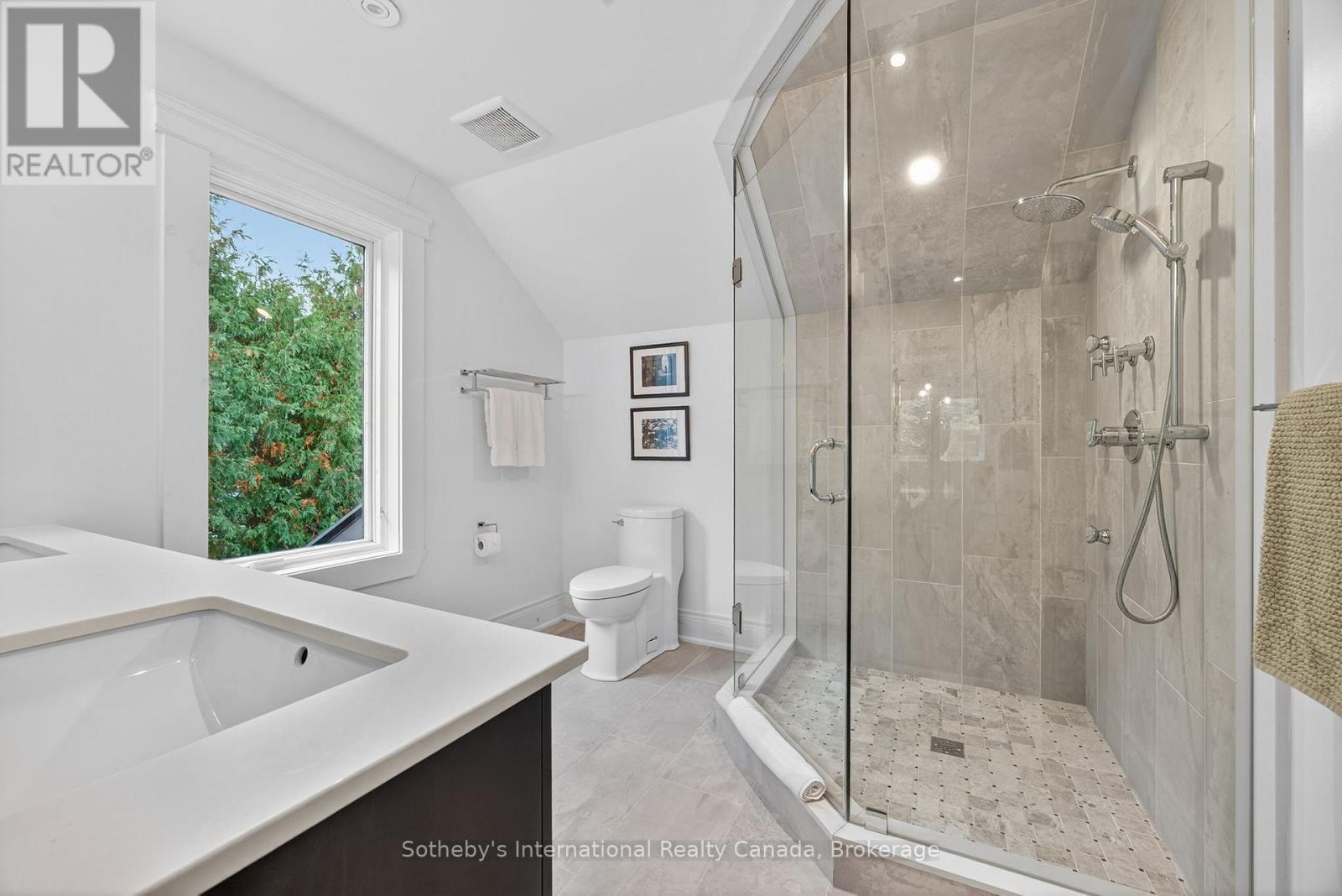 112 Arrowhead Crescent, Blue Mountains, ON - Indoor Photo Showing Bathroom
