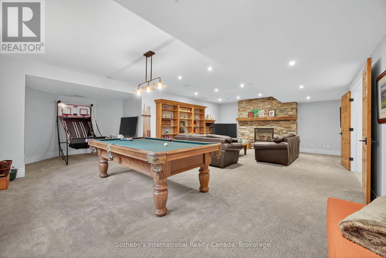 112 Arrowhead Crescent, Blue Mountains, ON - Indoor Photo Showing Other Room