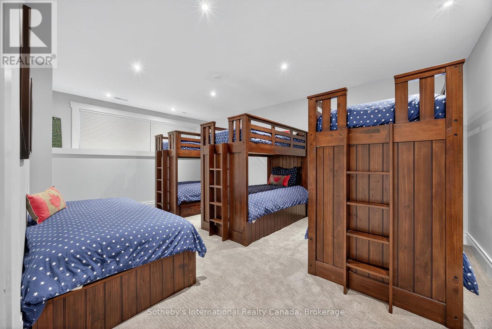 112 Arrowhead Crescent, Blue Mountains, ON - Indoor Photo Showing Bedroom