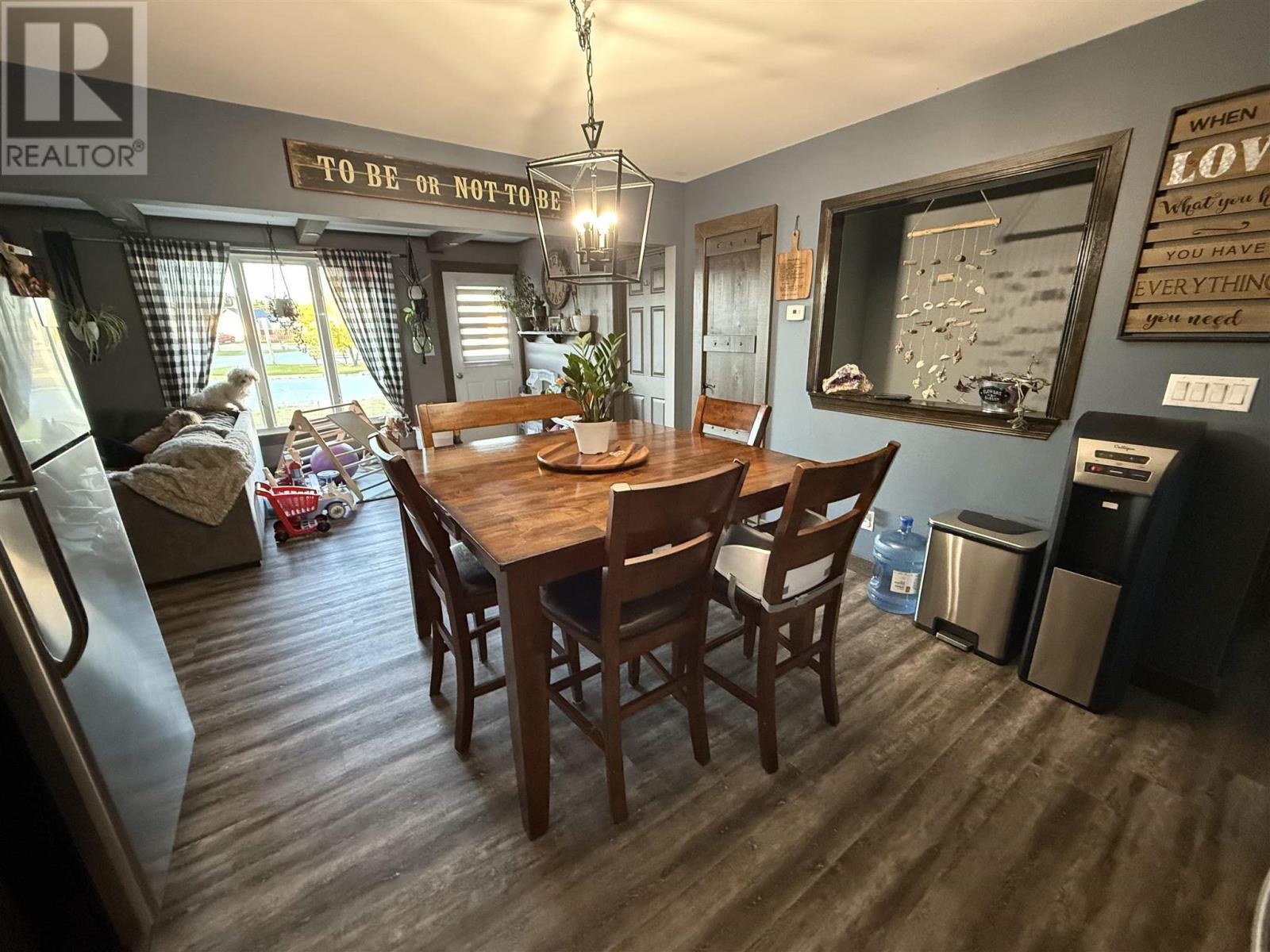 215 Des Sapins, Dubreuilville, ON - Indoor Photo Showing Dining Room