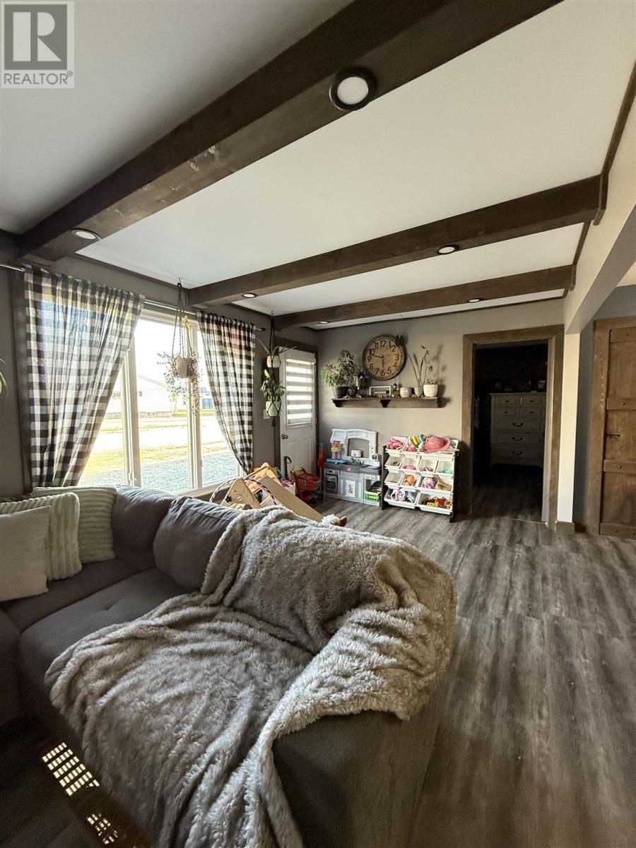 215 Des Sapins, Dubreuilville, ON - Indoor Photo Showing Living Room