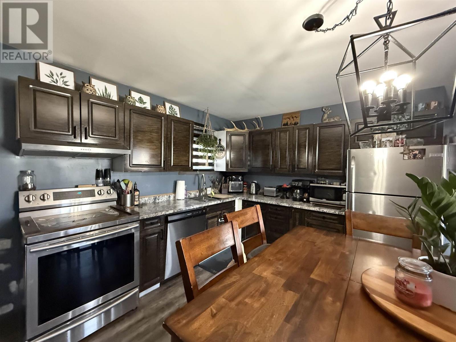 215 Des Sapins, Dubreuilville, ON - Indoor Photo Showing Kitchen