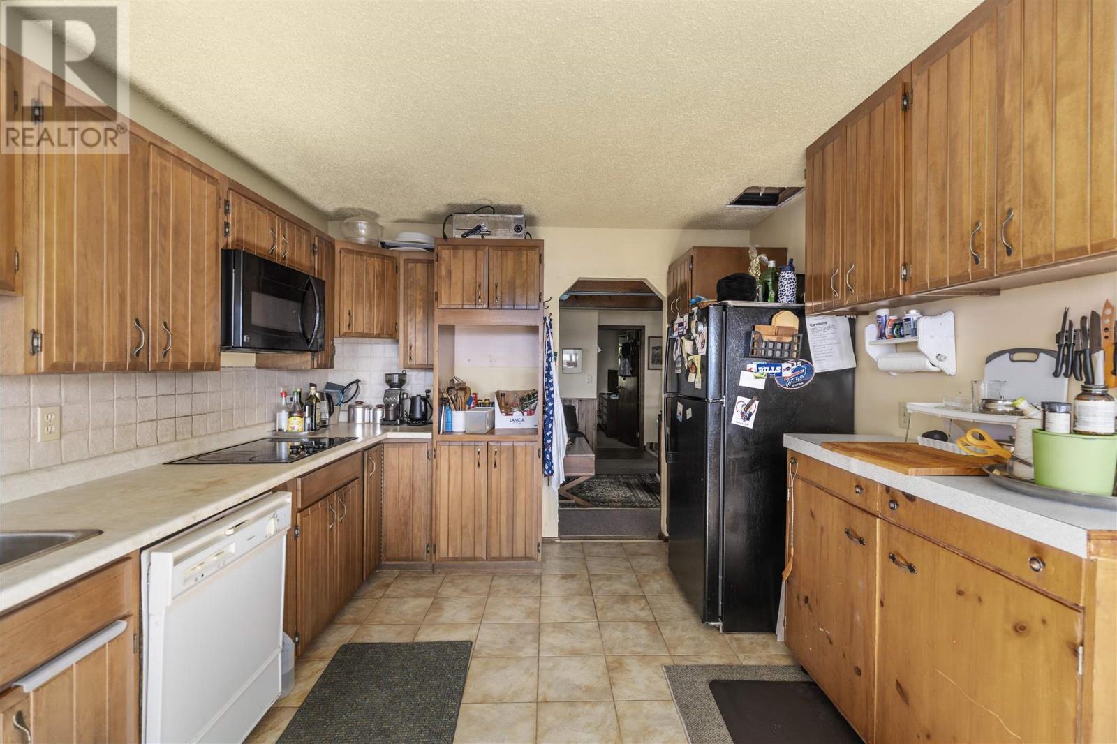 1966 Pineshores Rd, Goulais River, ON - Indoor Photo Showing Kitchen