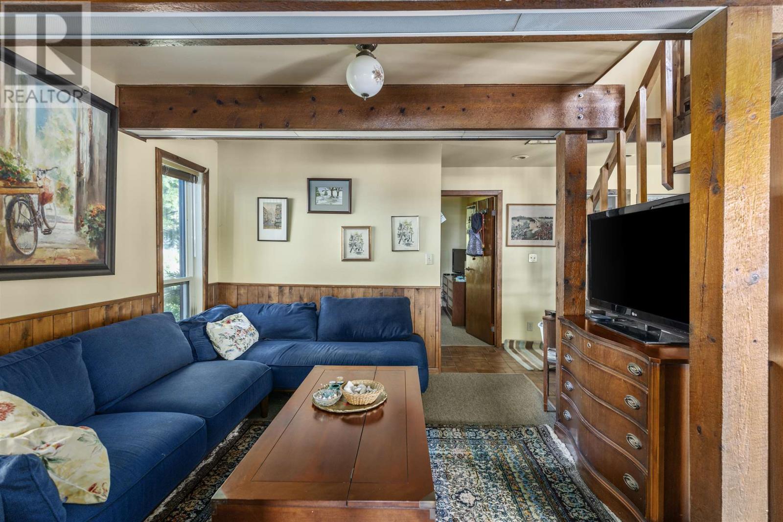 1966 Pineshores Rd, Goulais River, ON - Indoor Photo Showing Living Room